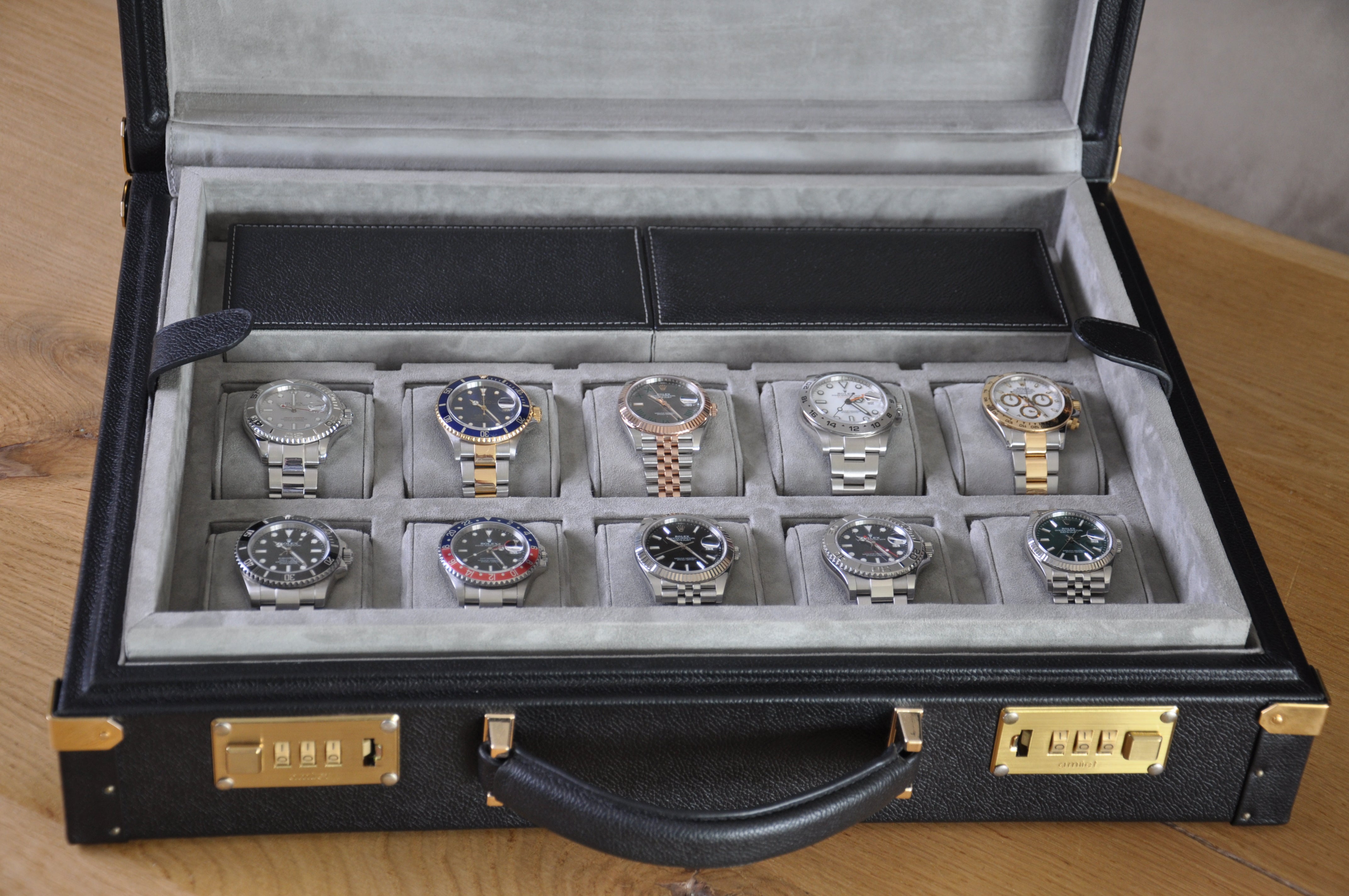 alt="Large watch case storing up to 15 luxury watches – handcrafted design"