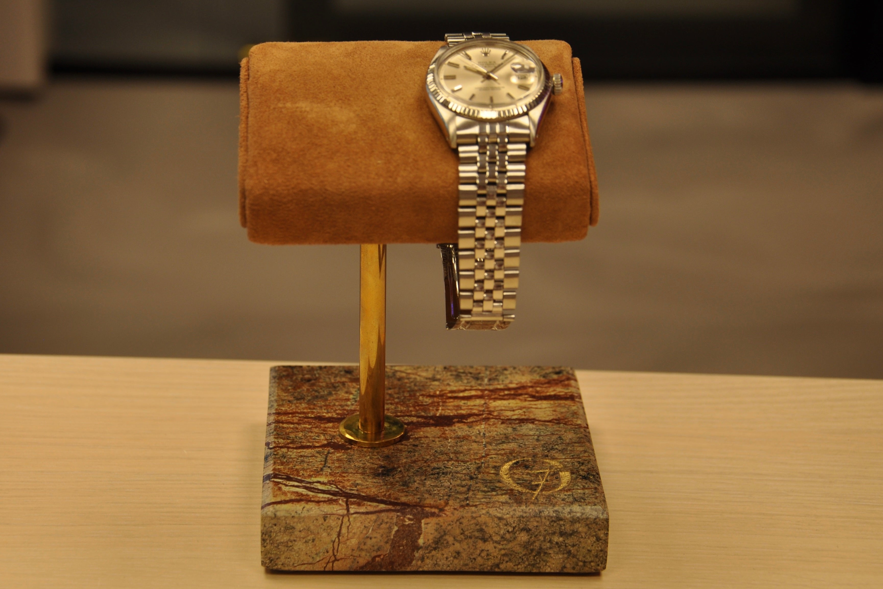 Marble Watch Stand | Suéde Light Brown | 1 Watch