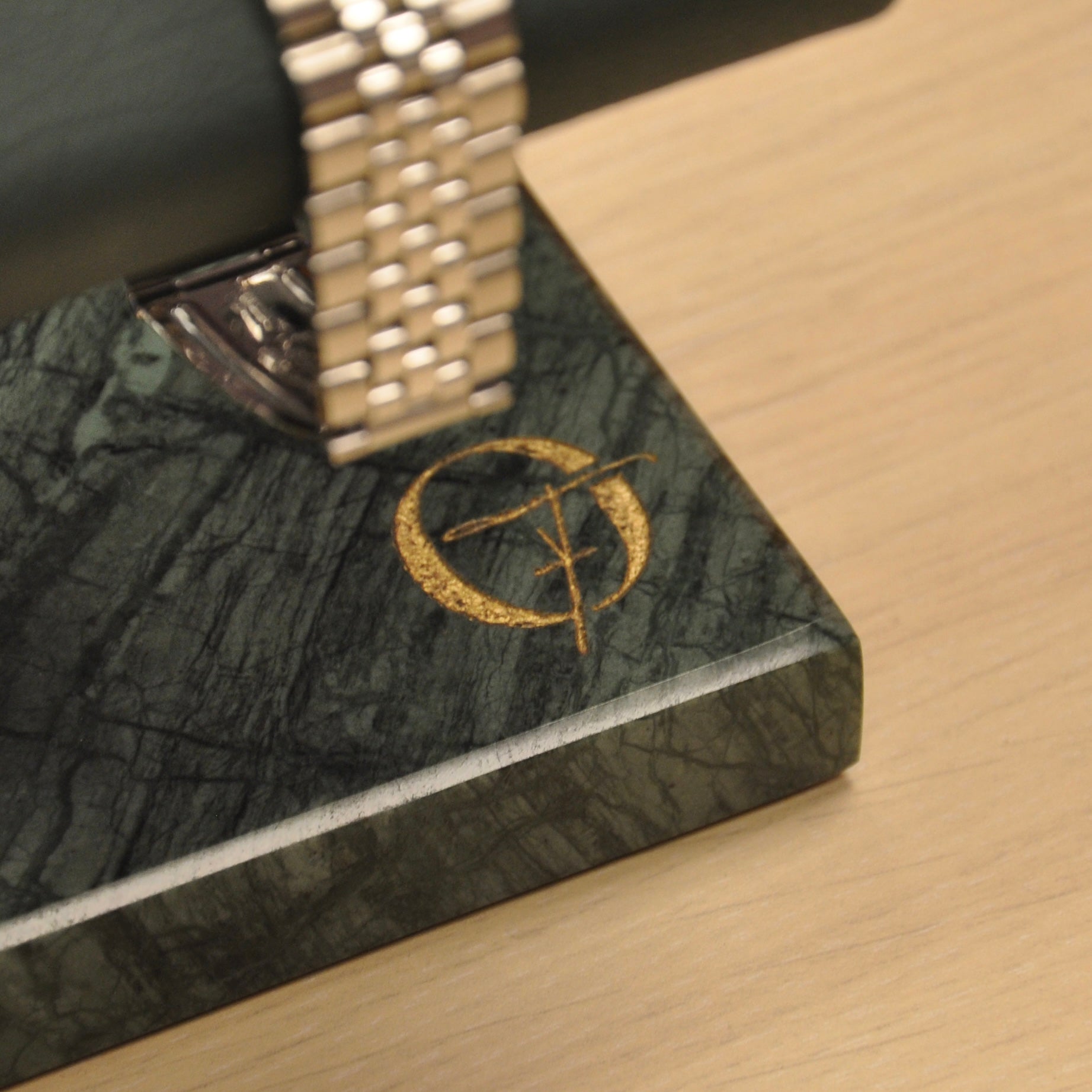 Marble Watch Stand for One Watch – Emerald Green Leather | OFL